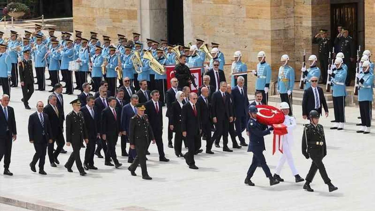 Yeni kabine ilk toplantısını gerçekleştirdi