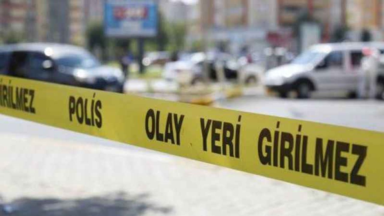Kirayı almaya giden ev sahibi kiracısını ölü buldu