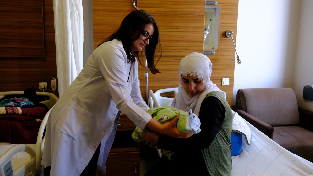 Van'da 43 Haftalık Doğumda Ölümden Dönüldü: Doktorların Müdahalesi Hayat Kurtardı