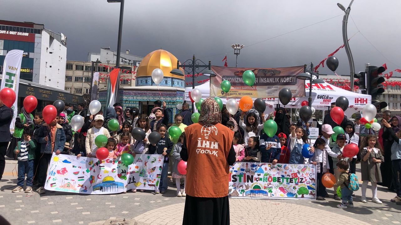 Gazze'de soykırım sürüyor: Van’da “Filistin’e Ses, Gazze’ye Nefes Ol” etkinliği