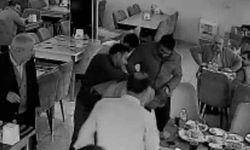 Van’da panik dolu anlar: Nefes borusuna yiyecek kaçan müşteriyi iş yeri sahibi kurtardı