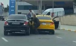 Trafikte kan donduran anlar! Tartıştığı taksiciyi otomobiliyle ezdi