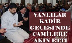 Vanlılar Kadir Gecesi'nde camilere akın etti