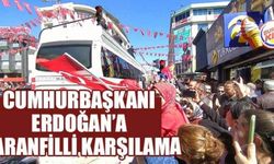 Cumhurbaşkanı Erdoğan’a karanfilli karşılama