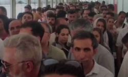 Vatandaşlar Ucuz Telefon İçin Sınıra Akın Etti