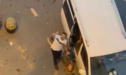 Yanındaki kadını sokak ortasında öldüresiye dövdü!