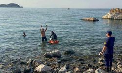 Van Gölü'nde mahsur kalan adam kurtarıldı