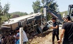 Freni patlayan kamyon kalabalığın arasına daldı: 5 ölü, 25 yaralı!
