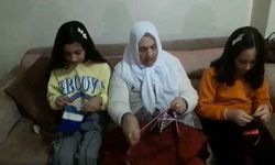 Yarıyıl tatilinde örgü örmeyi öğreniyorlar