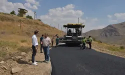 “Köy yollarındaki ulaşım konforunu artırıyoruz”