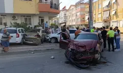 14 yaşındaki çocuk 3 aracı hurdaya çevirdi