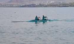 Vanlı üniversiteli kızlar, Kadıköy’de yelken açtı