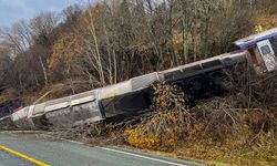 Yolcu treni raydan çıktı: Ölü ve yaralılar var