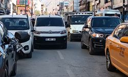 Van’da Trafik Kilitlendi: Korna Sesleri Sessizliği Bozdu