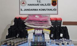 Hakkâri'de jandarma ekiplerince gümrük kaçağı malzemeler ele geçirildi.