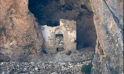 Bahçesaray’da Tarihi Miras: Kayaya Oyulmuş Beyaz Kilise