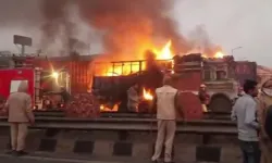 Kimyasal Madde Taşıyan Tır ve Tanker Çarpıştı: 8 Ölü, 30 Yaralı