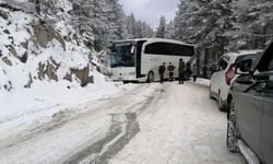 Yolcu otobüsü buzlanma nedeniyle kontrolden çıktı