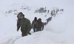 Van’da 42 Kişi Çığ Altında Kalmıştı: İlçe Sakinlerinden Ulaşım Eylemi!