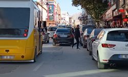 Van'da Maraş ve İskele Caddesindeki Duraklar Trafiği Kilitliyor