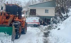 Van'da hasta kurtarma operasyonu: Karlı dağlar aşılarak hastaya ulaşıldı