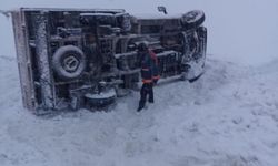 Hakkari'de Kar Yağışı Kazaya Sebep Oldu: 3 Yaralı!