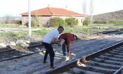 Emeklerinin Karşılığını Alamadılar, Taşları Yerden Söktüler