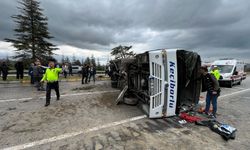 Yolcu Midibüsü Devrildi: 15 Yaralı