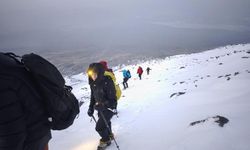 Ağrı Dağı'nda nefes kesen zirve yolculuğu