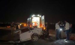 Otomobil tıra çarptı: 1 ölü, 1 yaralı