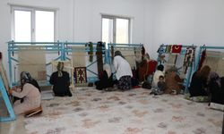 Van’da Kadınlar, Unutulmaya Yüz Tutmuş Kilim Dokumacılığını Yaşatıyor