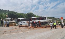 Otobüs, Kamyon ve Otomobil Çarpıştı: 6 Ölü, Çok Sayıda Yaralı