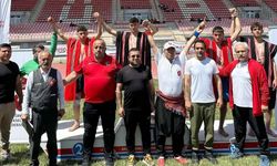 Güreş Şampiyonası'nda Hakkâri Rüzgârı!