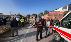 Servis Minibüsü ile Otomobil Çarpıştı: 12 Yaralı