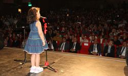Mikrofon Onlarda, Alkış Her Yerden! Van’da Minikler Finalde Yarıştı