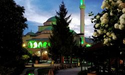Depremde hasar gören cami ibadete kapatıldı, yıkım süreci başlatıldı