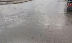 Van’da Yollar Çileye Döndü: Yama Yok, Çakıl Var!