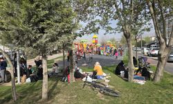 Van'da 1 Mayıs tatilinde parklar doldu taştı