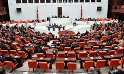 CHP’liler TBMM'de kürsüyü işgal etti