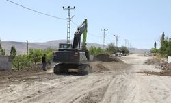 Van’da Elmalık Yolunda Çalışmalar Tüm Hızıyla Sürüyor
