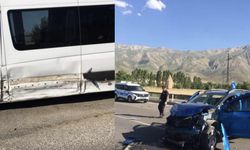 Van-Gevaş Karayolunda Otomobil Minibüse Çarptı: Yaralılar Var