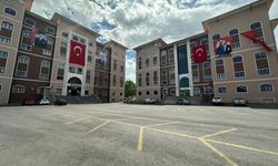 15 Temmuz Dolayısıyla Bin 24 Okul Ve Kuruma Bayrak Asıldı