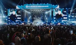 Van Kültür yolu Festivali'nde Sahne Işıkları Bu Akşam Kimi Aydınlatacak?