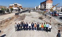 Tatvan Karşıyaka Kavşağı’nda yol çalışmaları devam ediyor