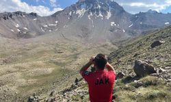 Erciyes'e zirve tırmanışı yapan dağcı mahsur kaldı