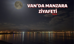 Van Gölü’nde Dolunay Büyüsü: Vatandaşlar Yeni Sahil Yoluna Akın Etti