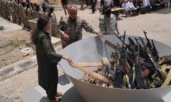 Terör örgütü PKK'lı ilk grubun silahlarını yakması dünya basınında