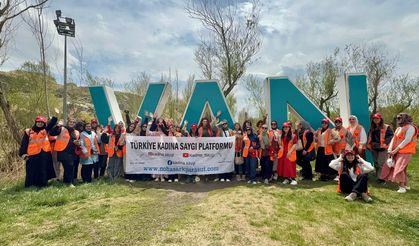Türkiye’nin Dört Bir Yanından Gelen Öğrenciler Van’ın Güzelliklerini Keşfediyor