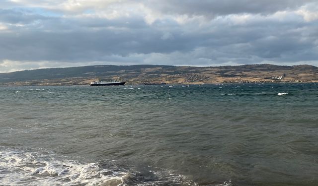 Çanakkale Boğazı'nda Geçişlere Fırtına Engeli