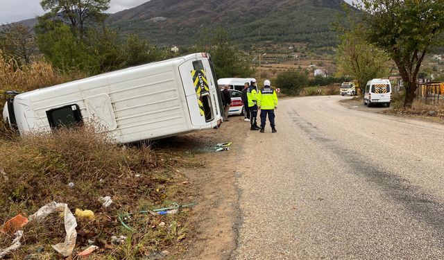 Öğrenci Servisi Takla Attı: 2 Yaralı